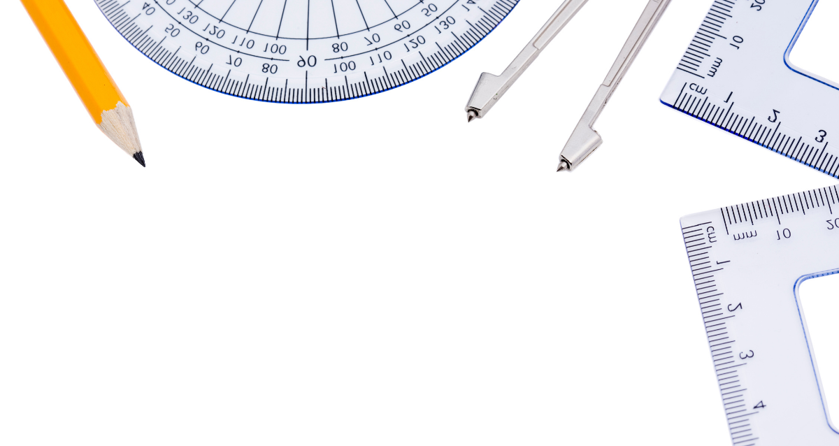 数学仪器的集合，包括量角器、指南针和铅笔