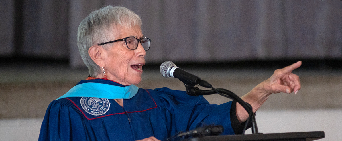 安娜·乔·加西亚·海恩斯穿着密歇根州立大学丹佛分校的徽章, 在教学艺术硕士授勋典礼上，他在一个带麦克风的讲台上讲话, 五月。, 2023.